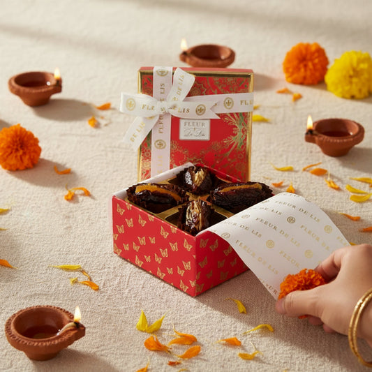 Surprise Box – 4 Assorted Arabic Dates Fleur de Lis