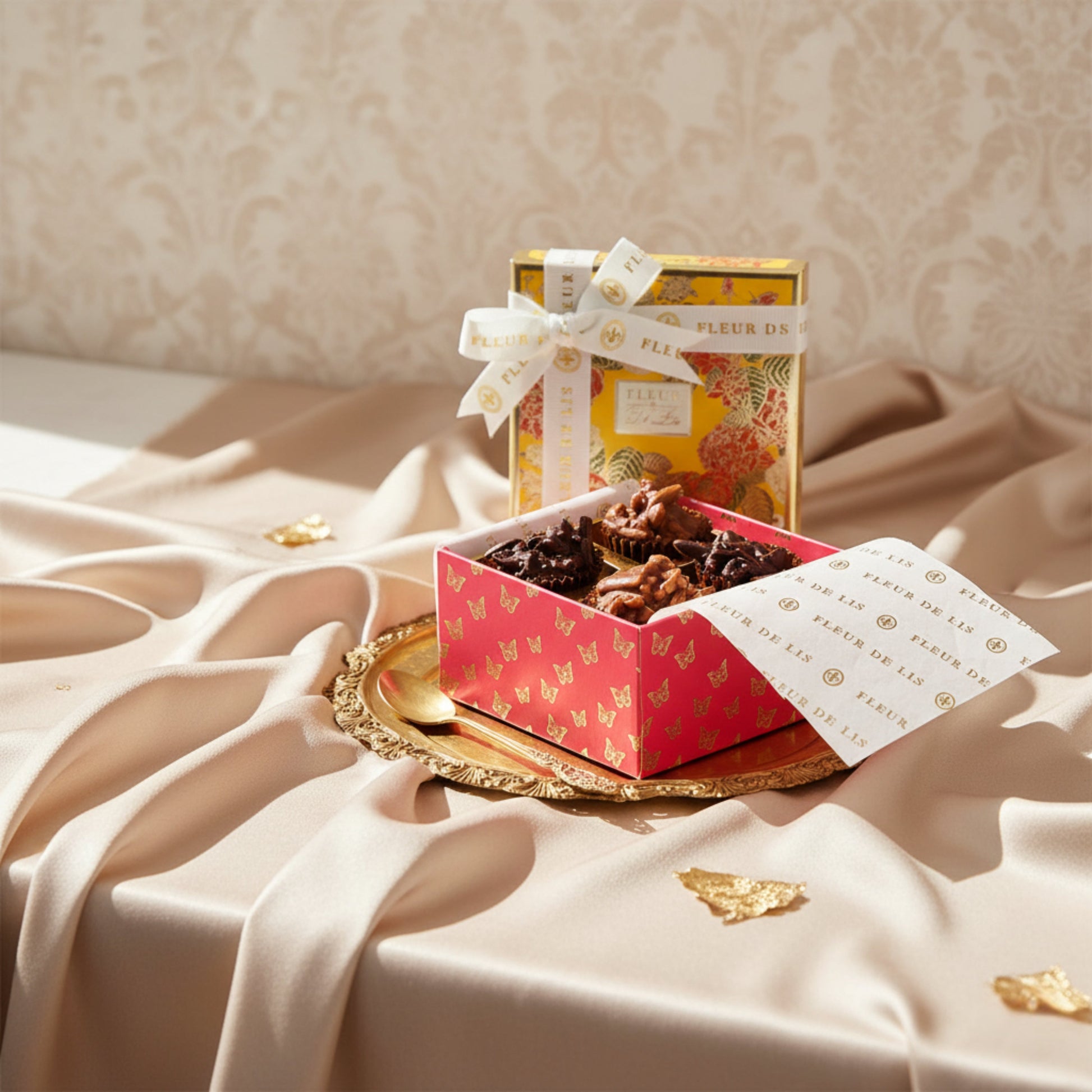 Surprise Box – 4 Assorted Roché Chocolates (Milk & Dark) Fleur de Lis