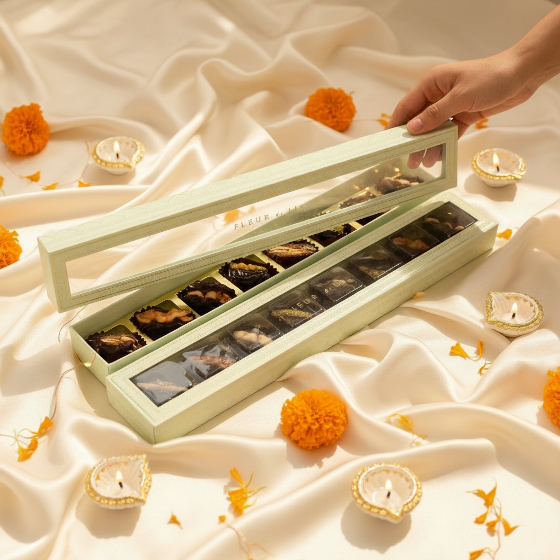 Surprise Box – 4 Assorted Arabic Dates (8 Pcs) Fleur de Lis