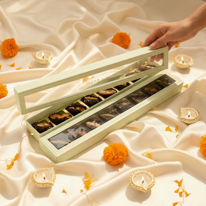 Surprise Box – 4 Assorted Arabic Dates (8 Pcs) Fleur de Lis