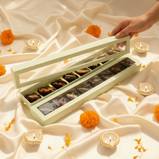 Surprise Box – 4 Assorted Arabic Dates (8 Pcs) Fleur de Lis