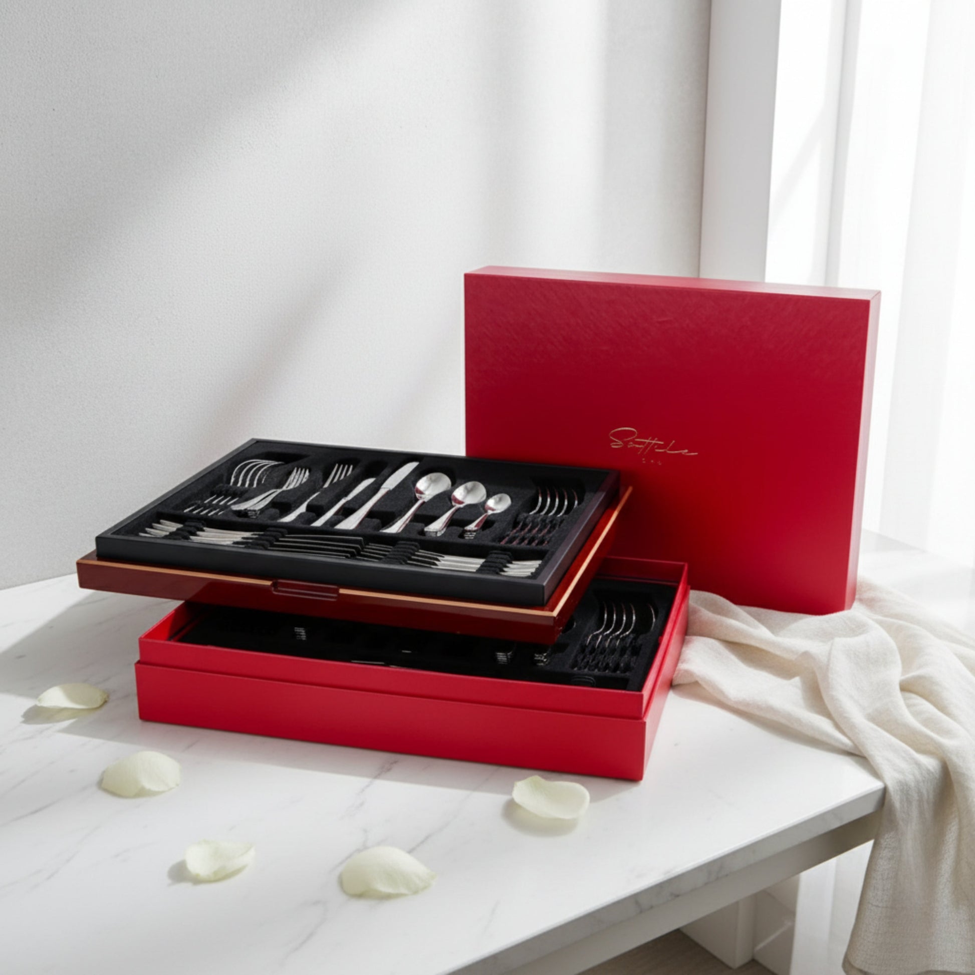 Sottile Cutlery Set in Cardboard Box (84 Pcs) Fleur de Lis