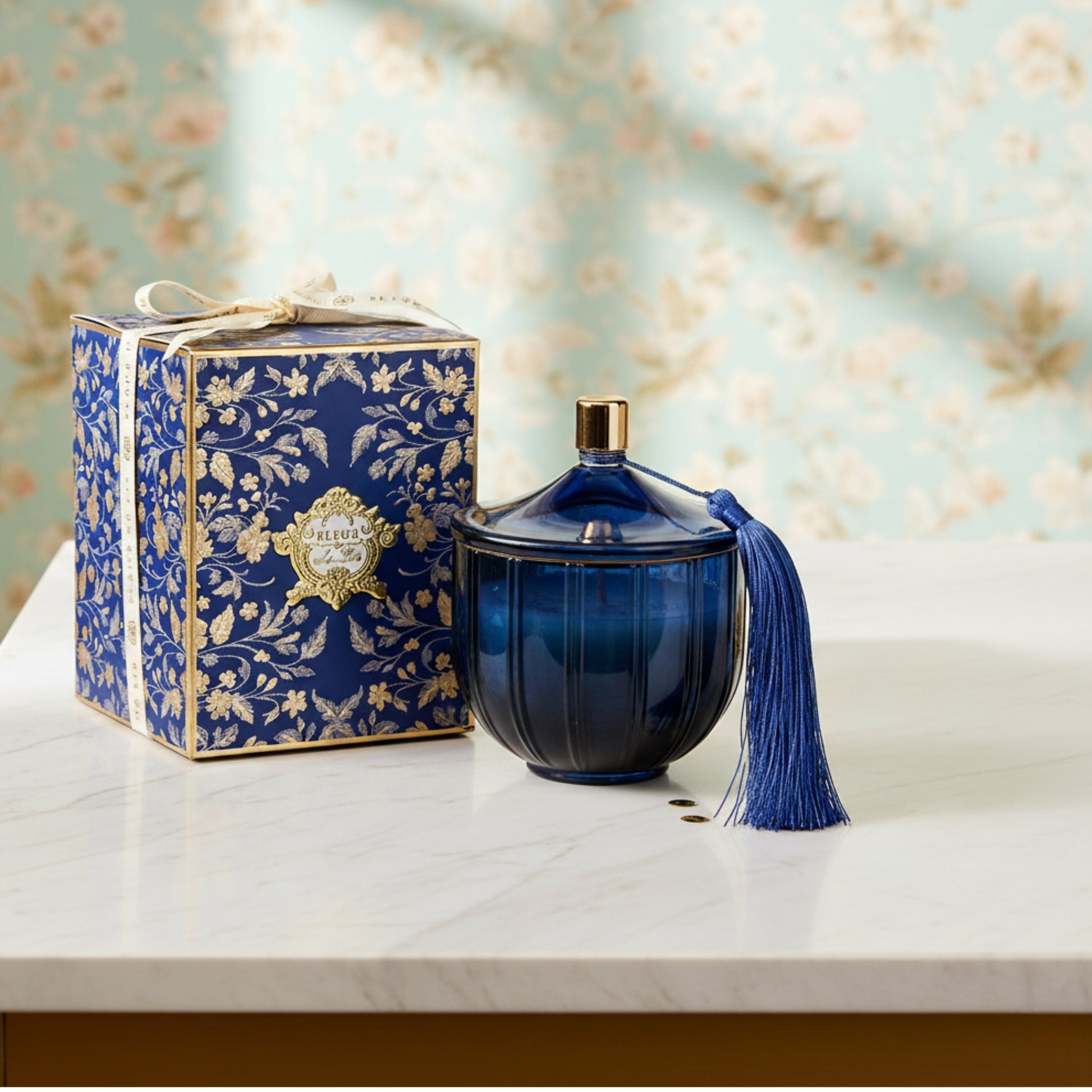 Sapphire Courbe Candle Fleur de Lis